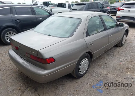 1999 Toyota Camry Le z USA, uszkodzony, nr VIN 4T1BG28K9XU473206